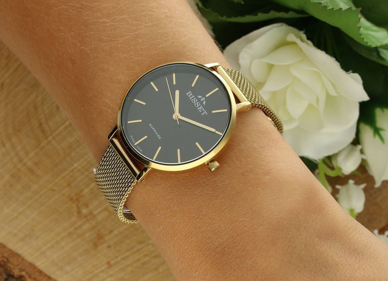 Bisset BIS111 BSBF32 – elegancki szwajcarski zegarek klasyczny z czarną tarczą, złotą kopertą i szafirowym szkłem. Bransoleta G-Link umożliwia samodzielną regulację długości.1.jpg